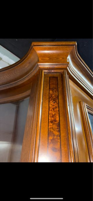 Vetrina antica in radica di noce