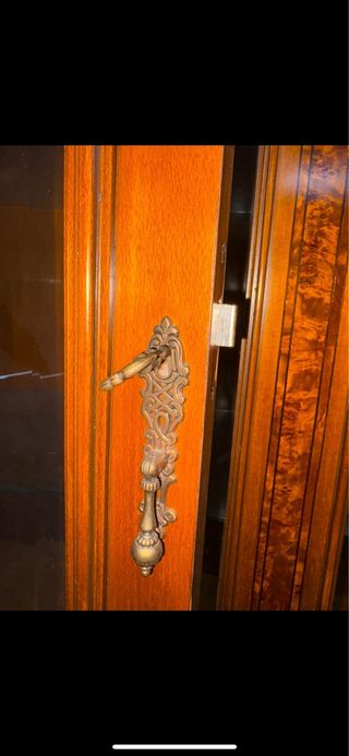 Vetrina antica in radica di noce