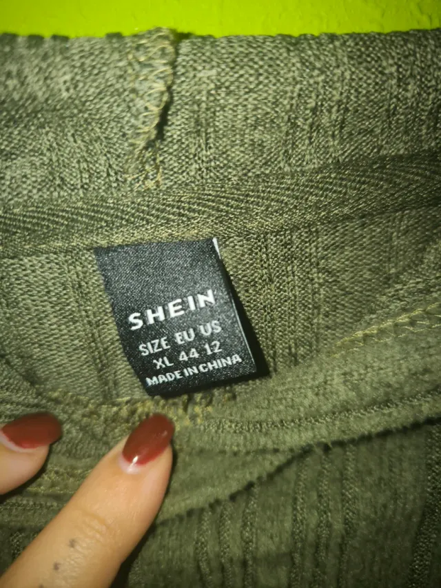 Conjunto sudadera y leggins verde