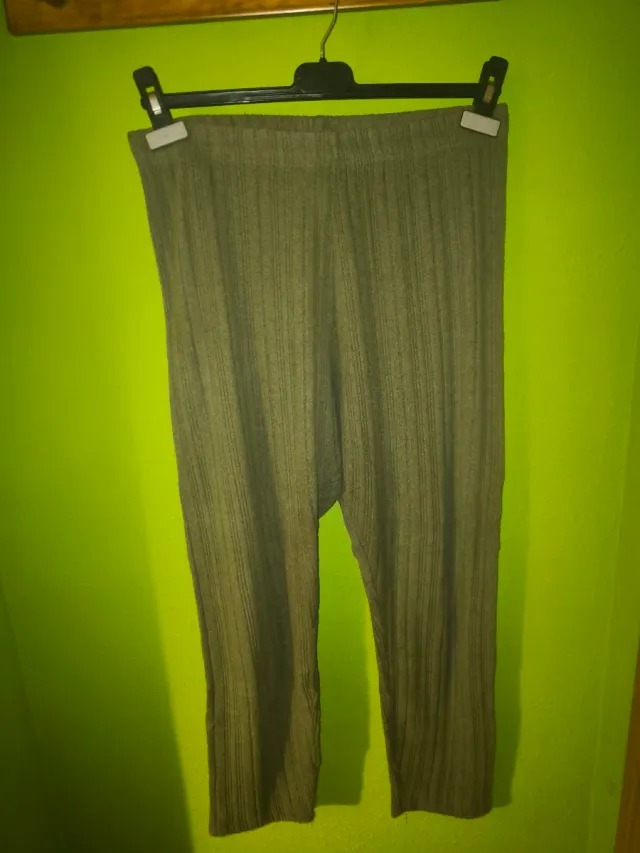 Conjunto sudadera y leggins verde