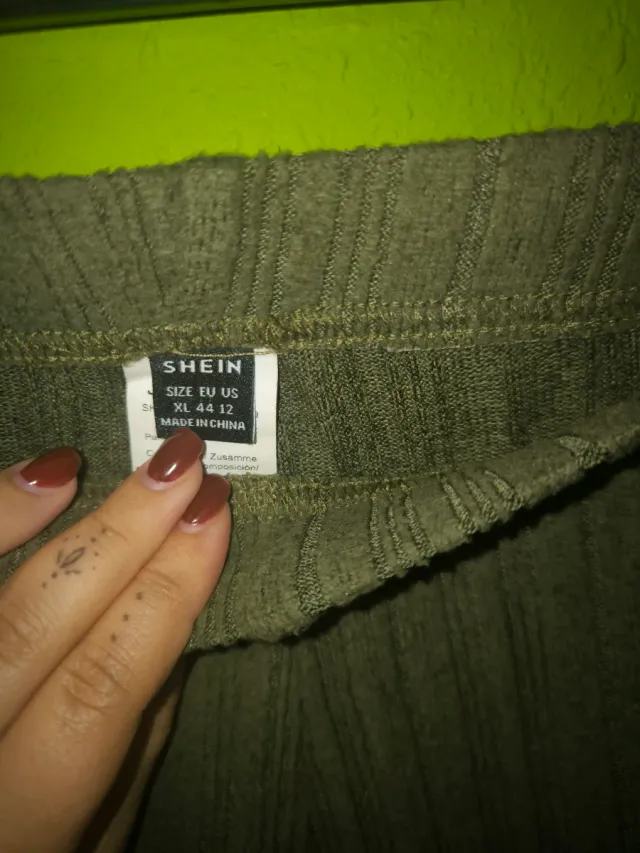 Conjunto sudadera y leggins verde