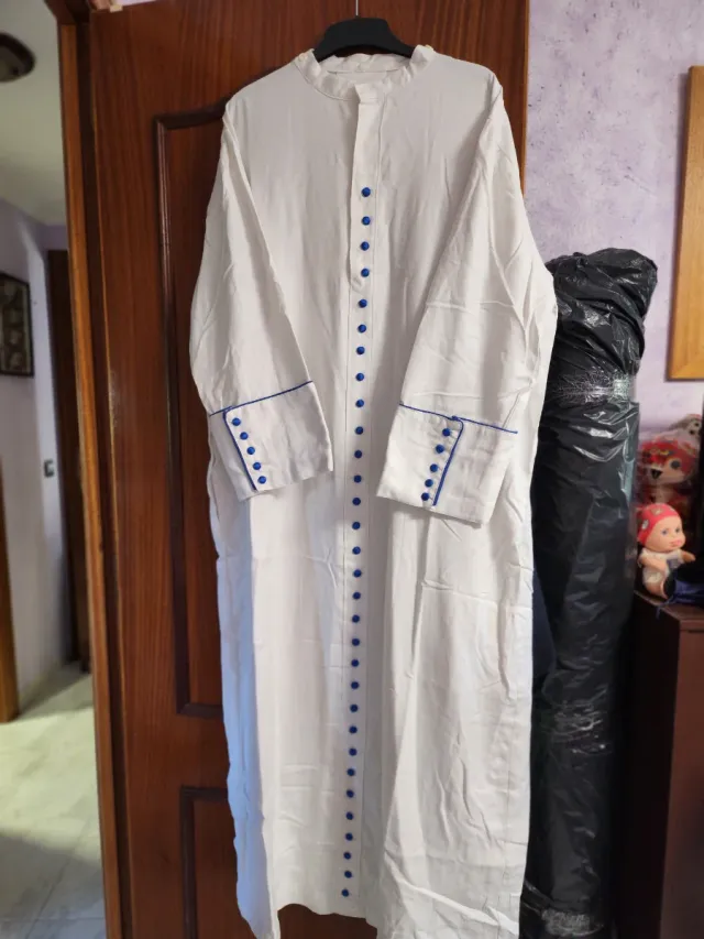 Traje Nazareno Blanco con Detalles Azules