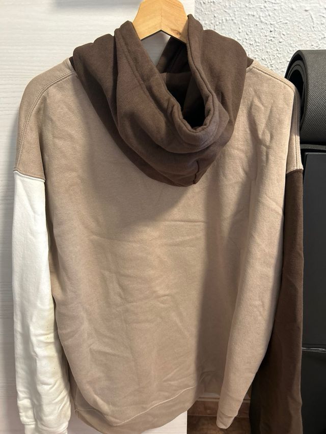 Sudadera Pull&Bear beige y marrón