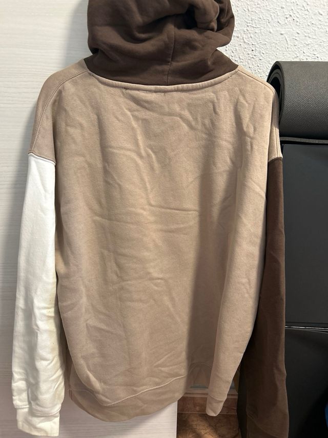 Sudadera Pull&Bear beige y marrón