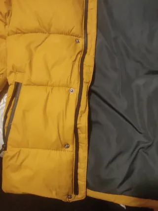 Cazadora de niño, Zara,mostaza, abriga mucho.