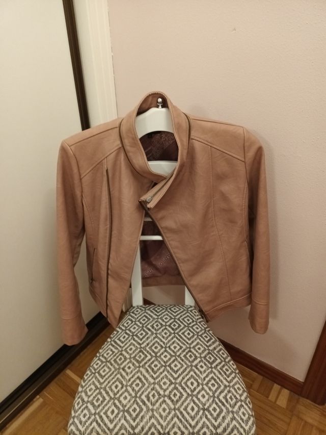 Cazadora Desigual Rosa palo. Muy buen estado.