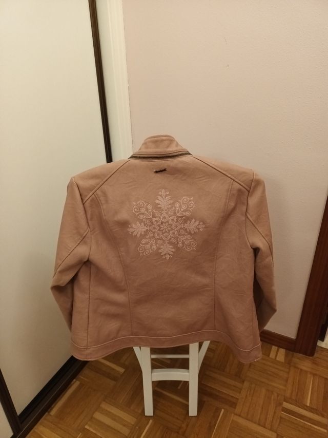 Cazadora Desigual Rosa palo. Muy buen estado.