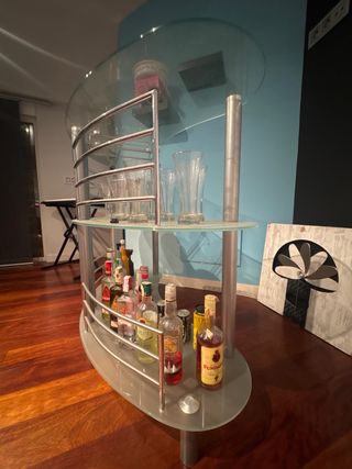 Barra de bar moderna cristal y metal