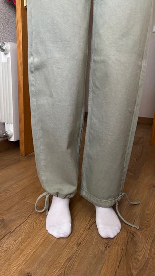 Pantalón verde ancho