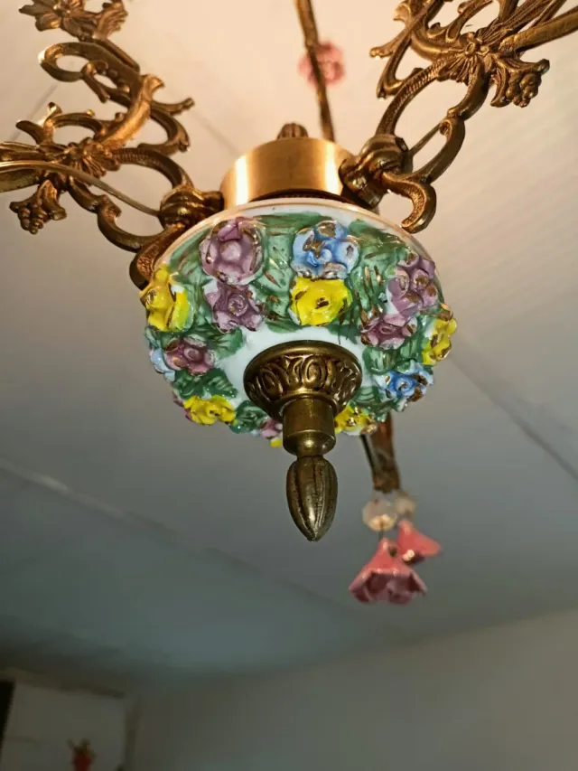 Lámpara artesanal metal y rosas