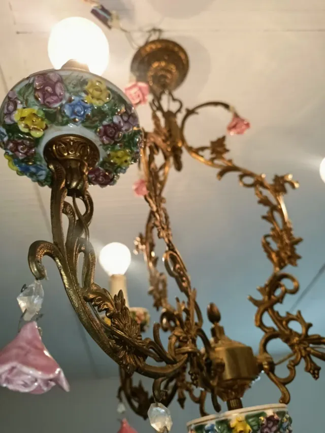 Lámpara artesanal metal y rosas