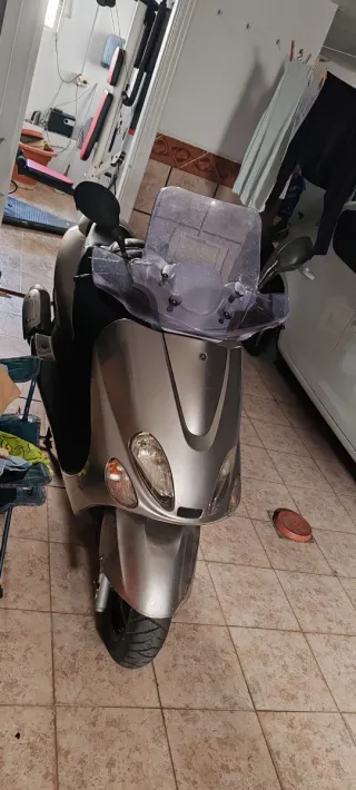 Moto 125cc Plata, Yamaha majestu