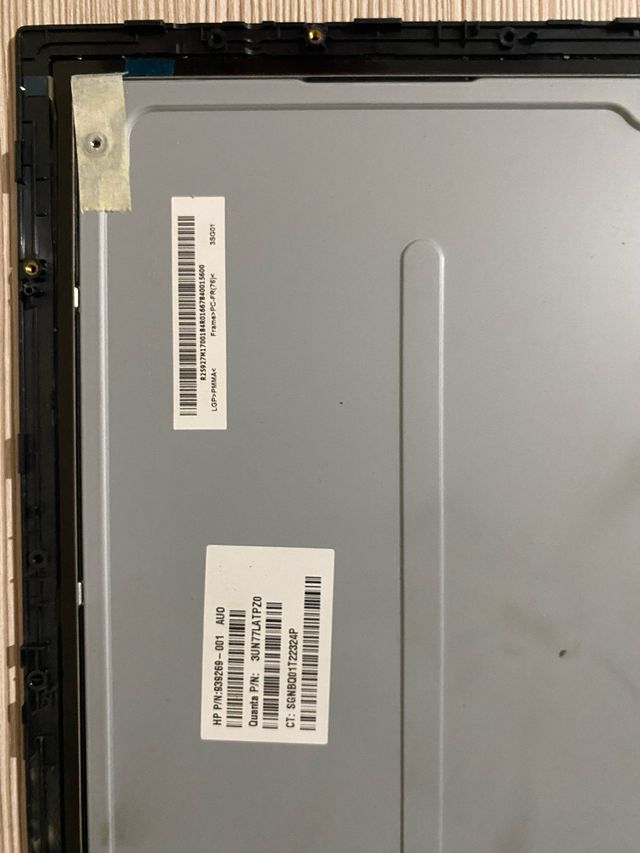 Pantalla HP All-in-One con estructura metálica