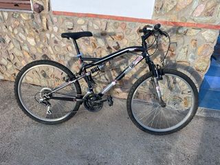 Bicicleta negra y roja