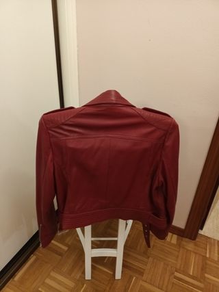 Cazadora de piel granate