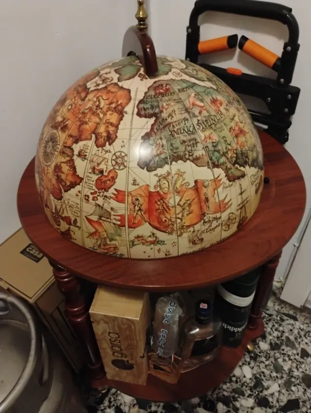 Barra de bar globo terráqueo de madera