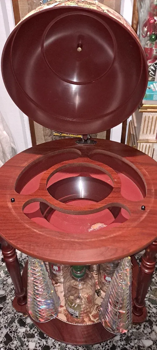 Barra de bar globo terráqueo de madera