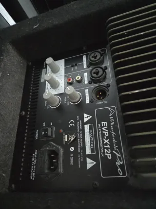 2 Altavoces Wharfedale Pro autoampli. no hago enví