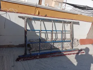 Andamio metálico y plataformas