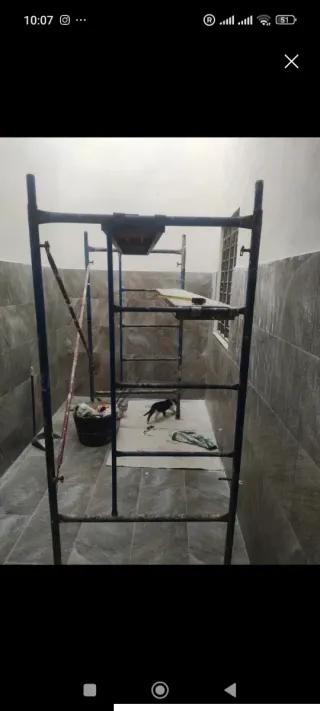 Andamio metálico y plataformas