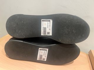 Zapatillas CARMELA Piel interior y exterior Negra.