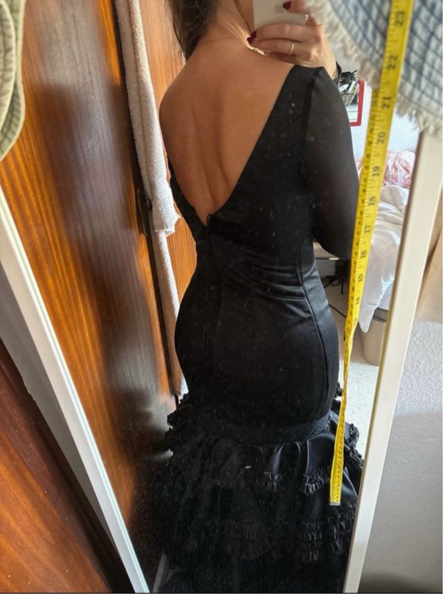 Traje de flamenca negro con volantes