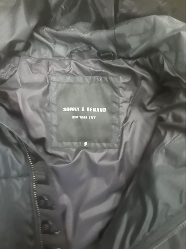 Abrigo Supply & Demand Negro