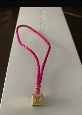 Pulsera artesanal Louis Vuitton detalle original