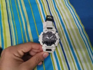 Reloj G-Shock Blanco y Negro