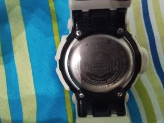 Reloj G-Shock Blanco y Negro