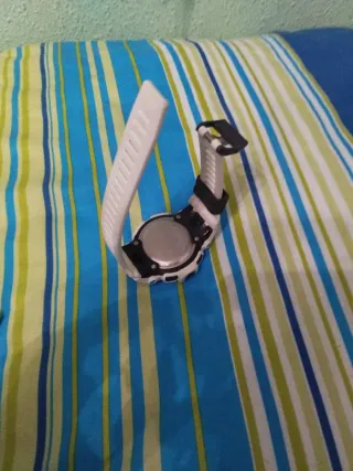 Reloj G-Shock Blanco y Negro