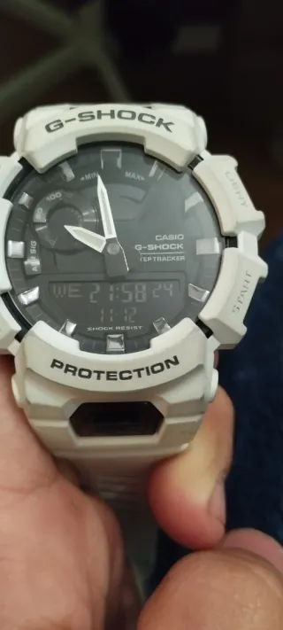 Reloj G-Shock Blanco y Negro