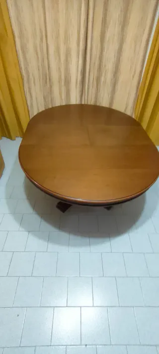 Tavolo rotondo in legno allungabile