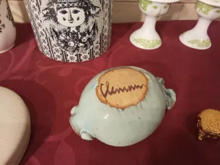 Colección de arte: tazas, candelabros y más