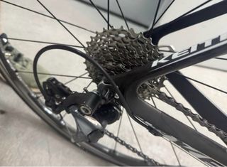 Bicicleta de carretera negra