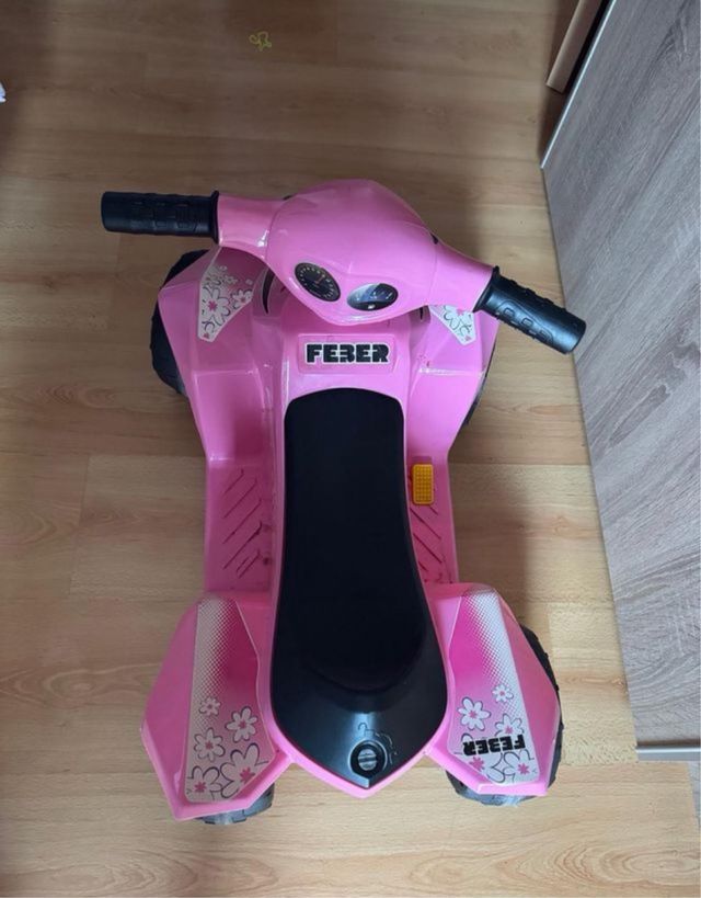 Quad eléctrico infantil Feber rosa