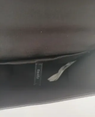 Bolso Bershka negro tachuelas