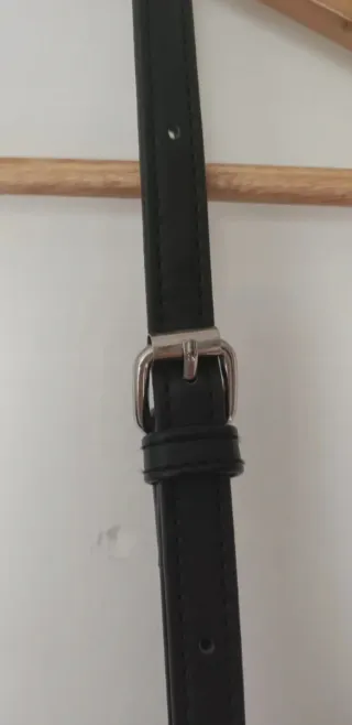 Bolso Bershka negro tachuelas