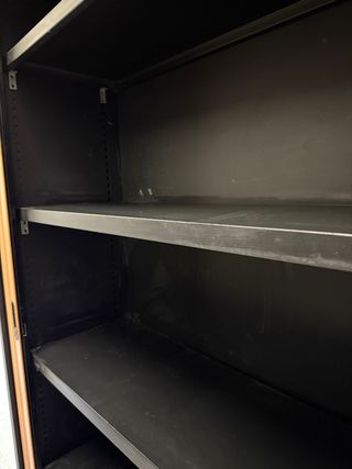 Armario de oficina con persiana