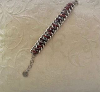 Bracciale artigianale rosso e argento