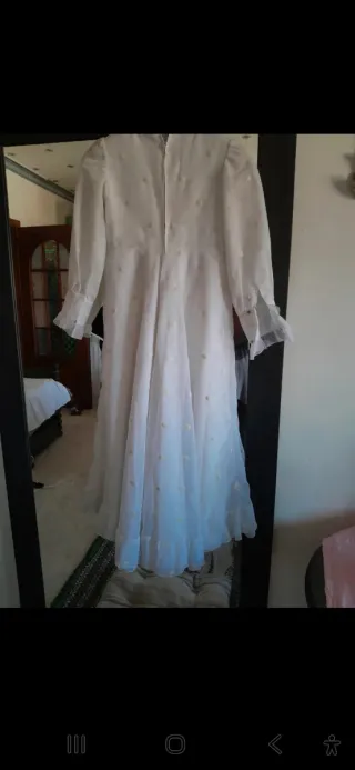 Abito bianco lungo con pois