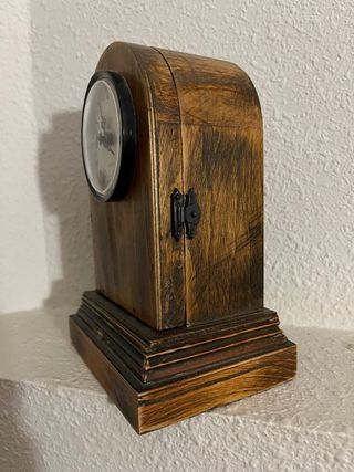 Reloj de mesa de madera