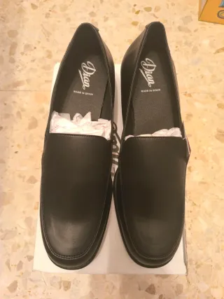 Zapatos de señora Dian negros. Nuevos, a estrenar.