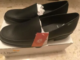 Zapatos de señora Dian negros. Nuevos, a estrenar.