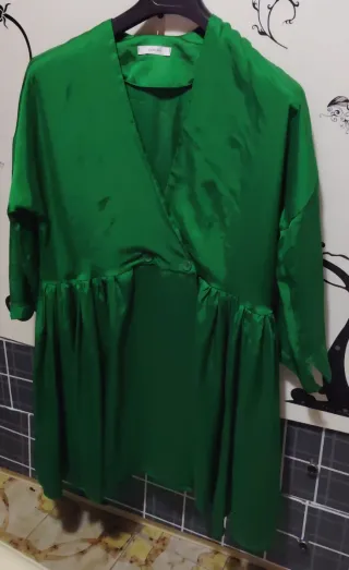 Abito verde LUMINA satinato tessuto Lucido effetto