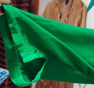 Abito verde LUMINA satinato tessuto Lucido effetto