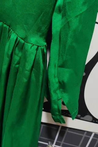 Abito verde LUMINA satinato tessuto Lucido effetto