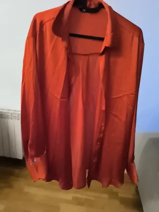 Camisa satinada Zara roja