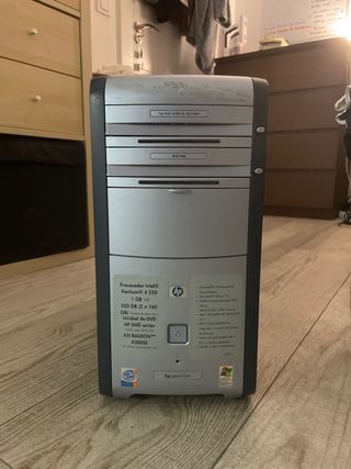 Ordenador HP Pavilion de sobremesa en buen estado.
