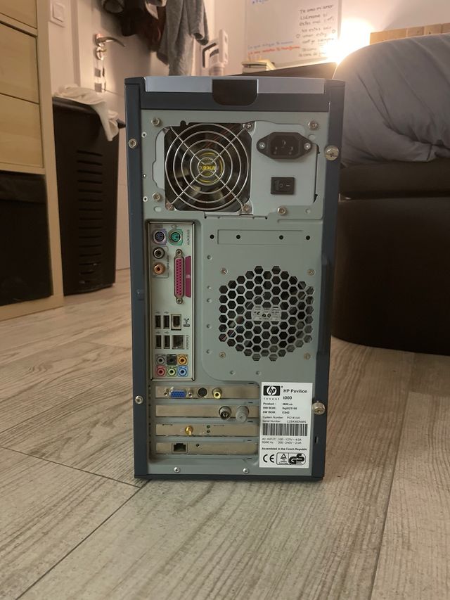 Ordenador HP Pavilion de sobremesa en buen estado.